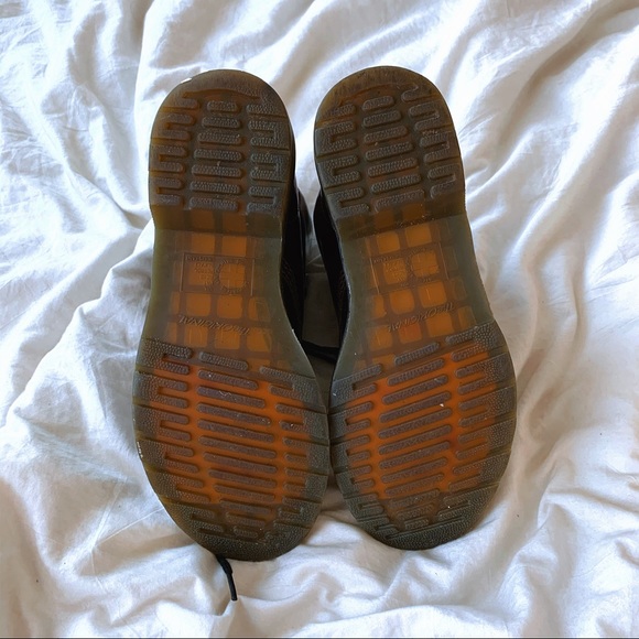 SOLD ON DEPOP 🦋 DR MARTENS VEGAN BOOTS - Picture 4 of 4